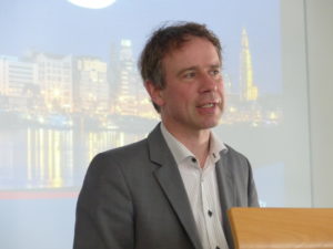 Markus Krajewski introducting guest lecturer Wouter Vandenhole