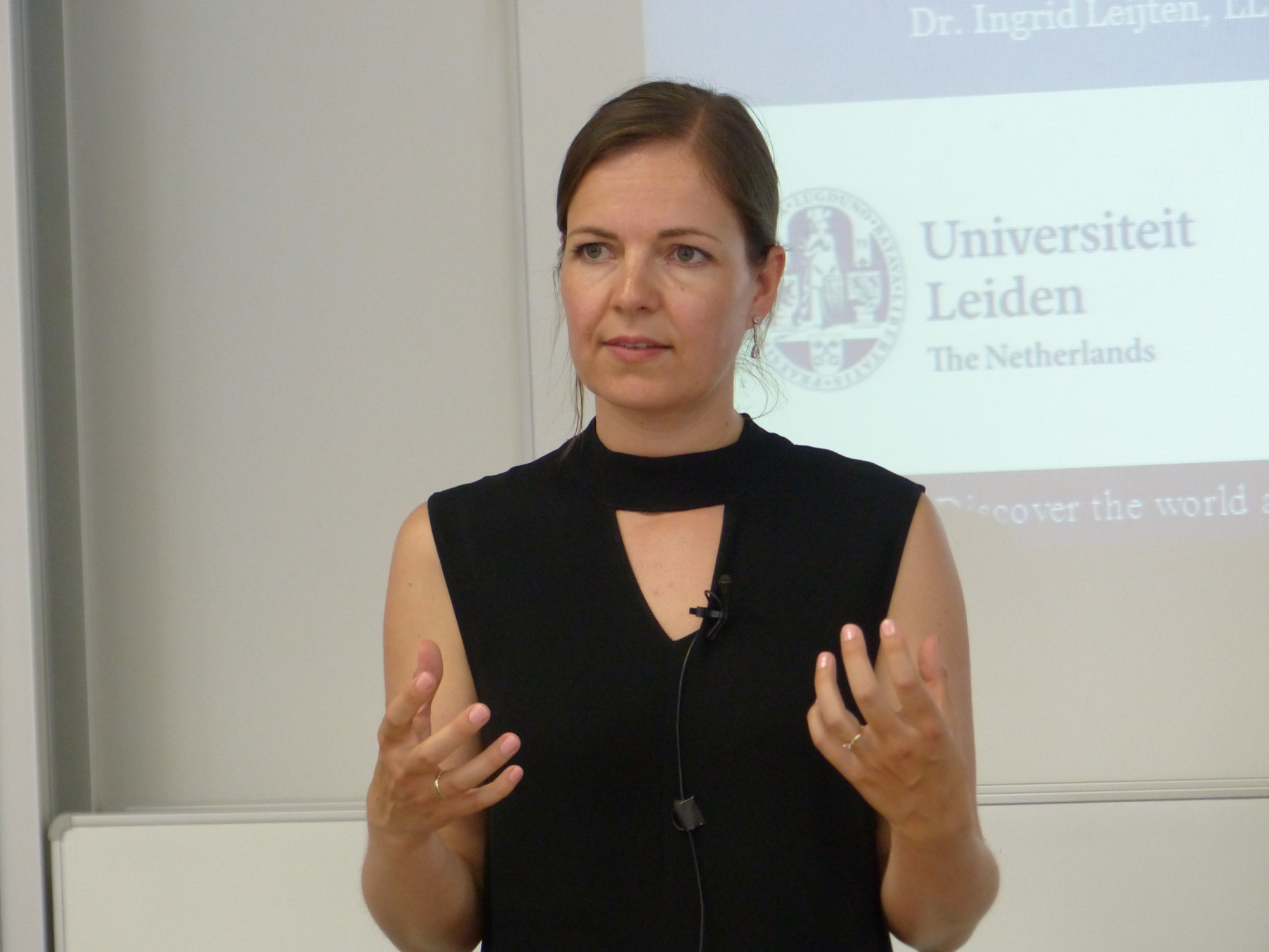 Ingrid Leijten giving her lecture on core socioeconomic rights