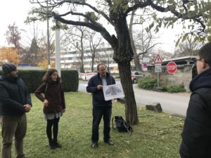 Picture of Andreas Frewer who shows a map at Erlanger Heil- und Pflegeanstalt Tour