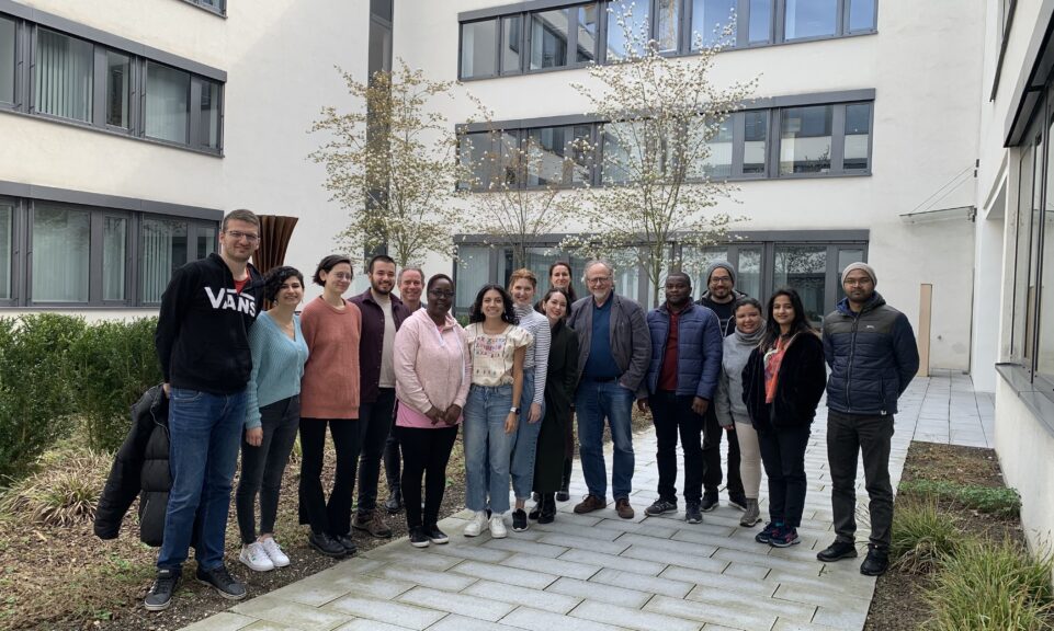 Group picture of MA Human Rights students with Prof. Bielefeldt und Prof. Krawjewski at the start of the semester.