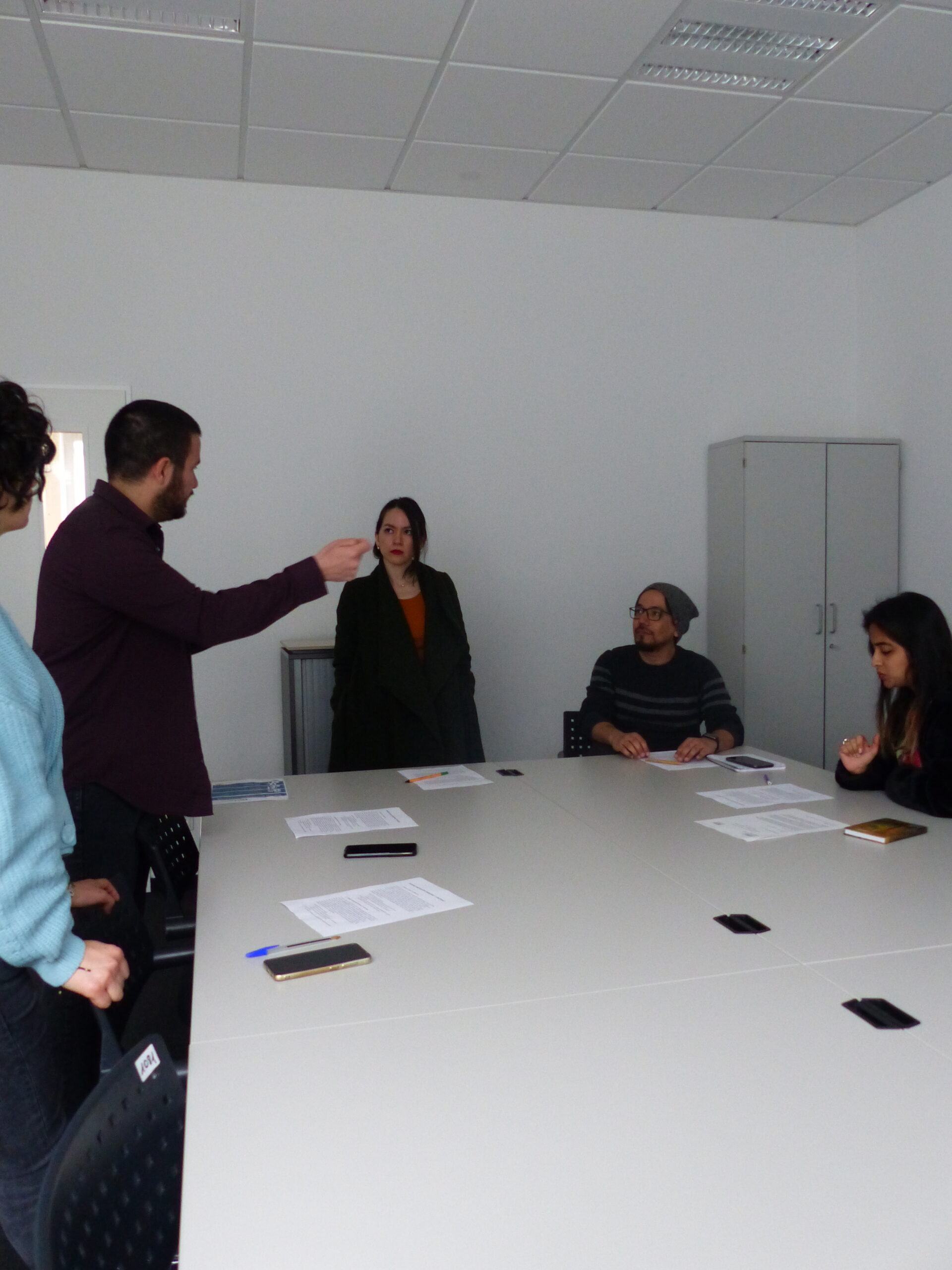 Working students during one of the first seminar units at the start of the semester.